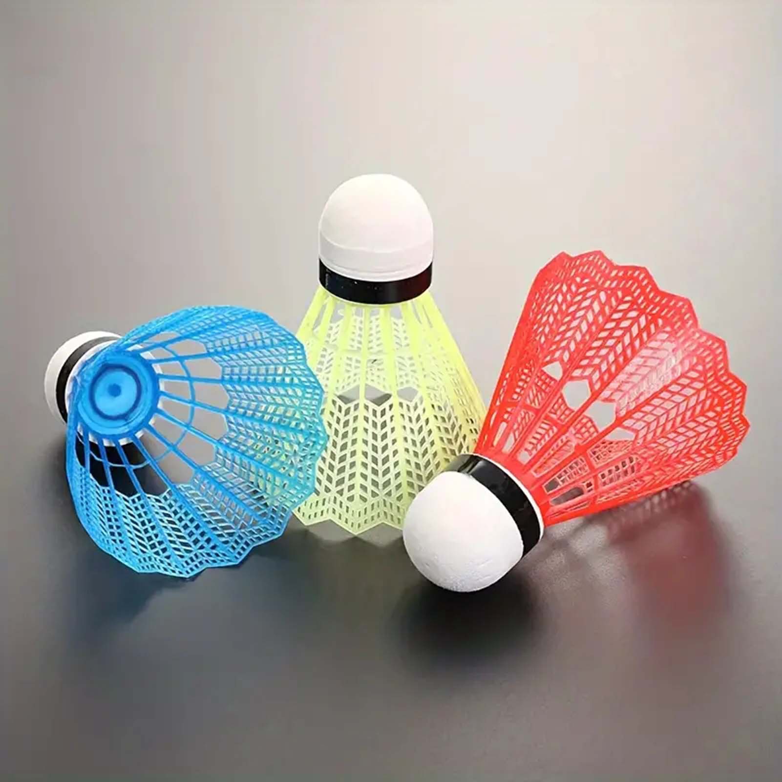 12 個バドミントンプラスチック白バドミントン羽根実用的なデ - Badminton Fun Game のレビューと価格