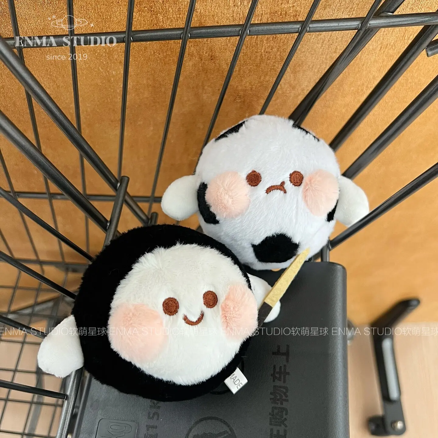 かわいいスポーツボールぬいぐるみキーホルダー カワイイサッカ - Badminton Tv のレビューと価格